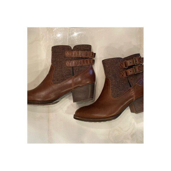 Cat Women’s Boots Brown Tweed Top Booties Buckles Size 8 WIDE Stacked Heel Shoes - Picture 6 of 8